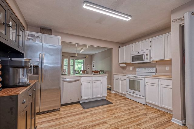 1001 Chelsea Dr, North Fayette, PA 15126