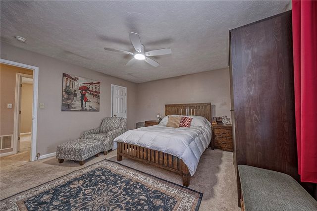 1001 Chelsea Dr, North Fayette, PA 15126