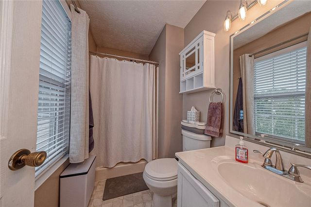 1001 Chelsea Dr, North Fayette, PA 15126