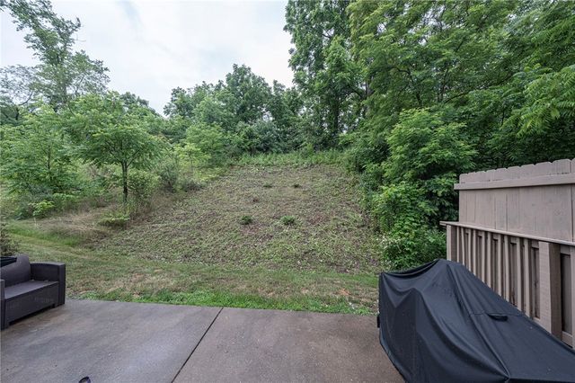 1001 Chelsea Dr, North Fayette, PA 15126