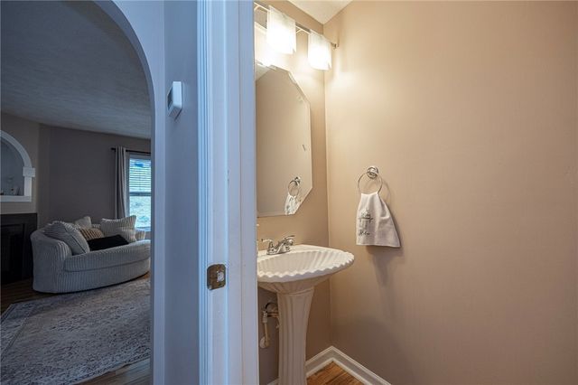 1001 Chelsea Dr, North Fayette, PA 15126