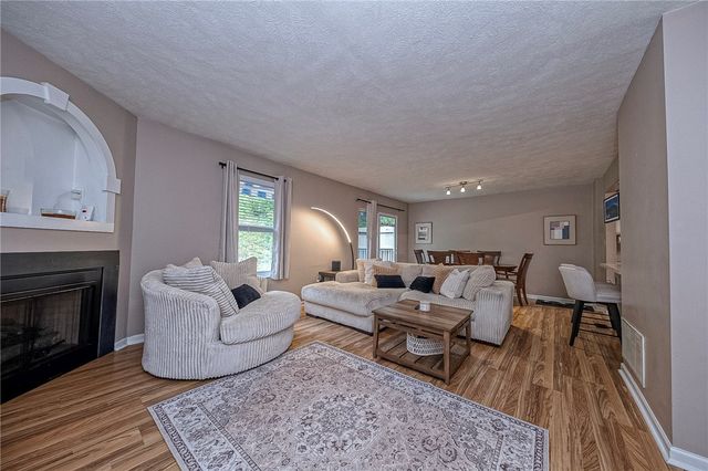 1001 Chelsea Dr, North Fayette, PA 15126