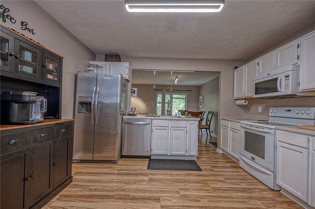 1001 Chelsea Dr, North Fayette, PA 15126