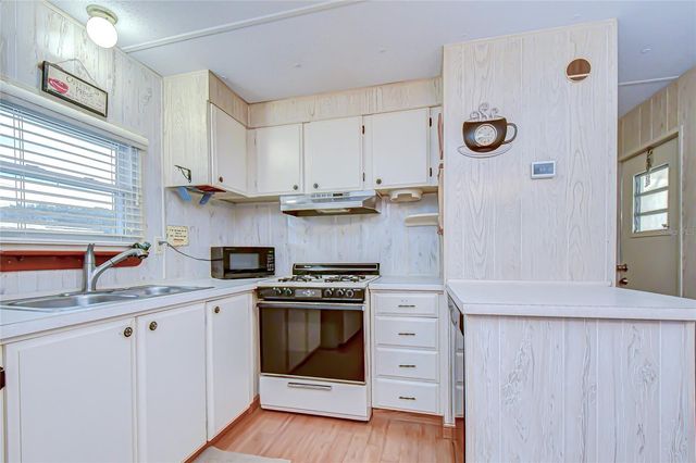 39524 DUNDEE ROAD, Zephyrhills, FL 33542