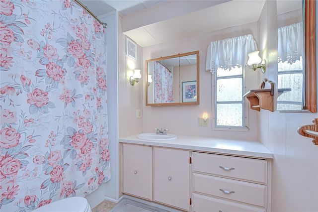 39524 DUNDEE ROAD, Zephyrhills, FL 33542