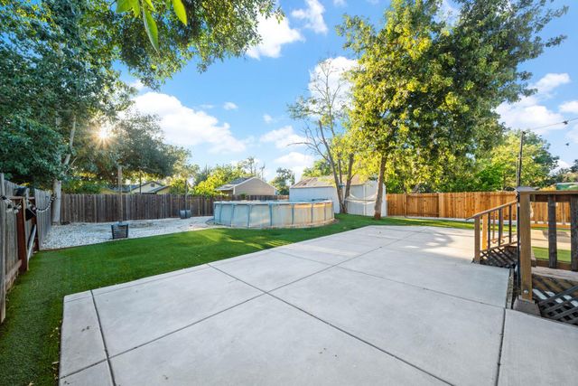 2651 Hawthorne St, Sacramento, CA 95815