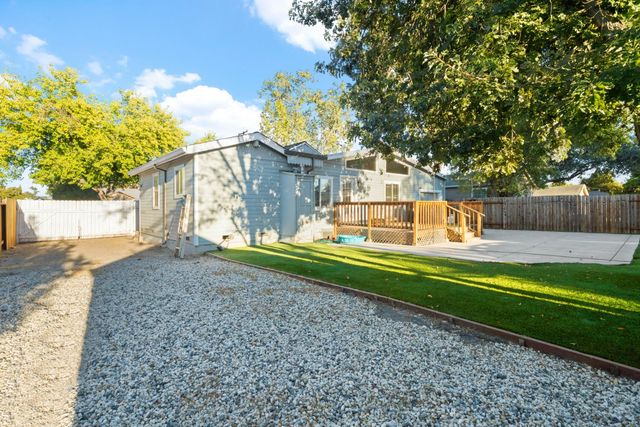2651 Hawthorne St, Sacramento, CA 95815