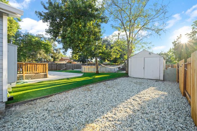 2651 Hawthorne St, Sacramento, CA 95815