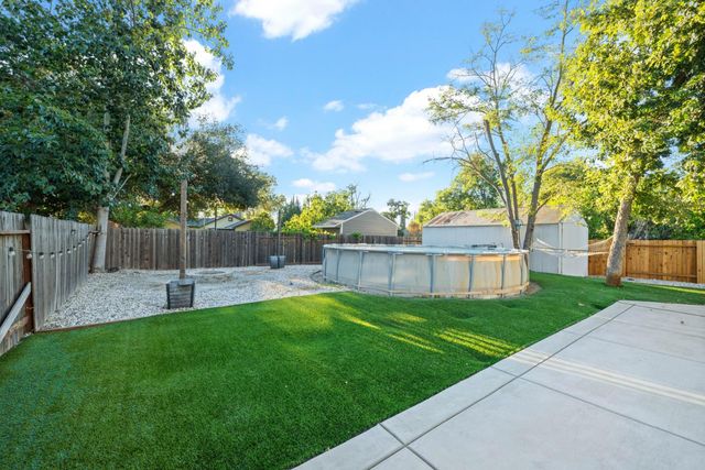 2651 Hawthorne St, Sacramento, CA 95815