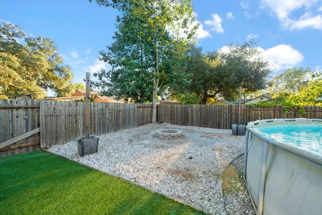2651 Hawthorne St, Sacramento, CA 95815