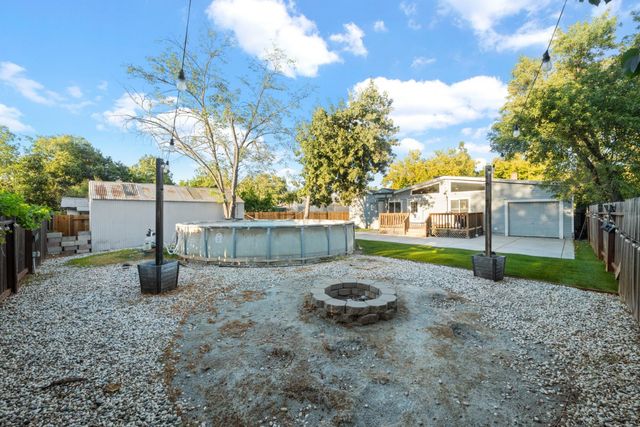 2651 Hawthorne St, Sacramento, CA 95815