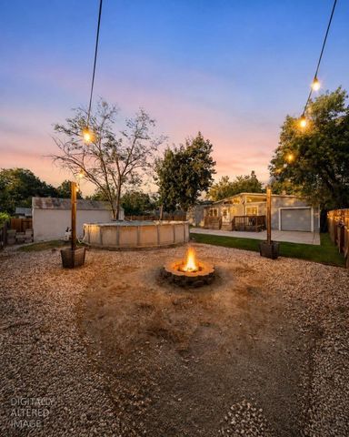 2651 Hawthorne St, Sacramento, CA 95815