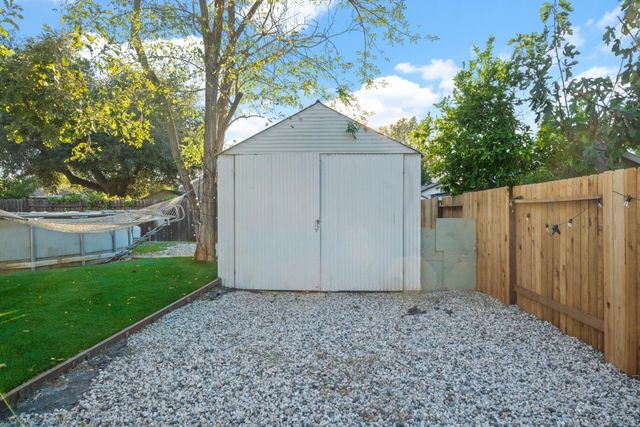 2651 Hawthorne St, Sacramento, CA 95815