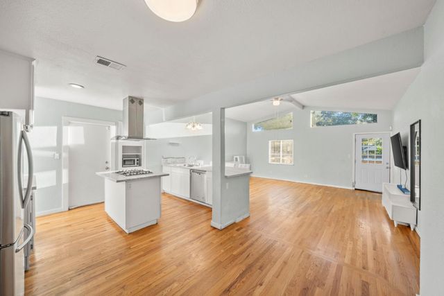 2651 Hawthorne St, Sacramento, CA 95815