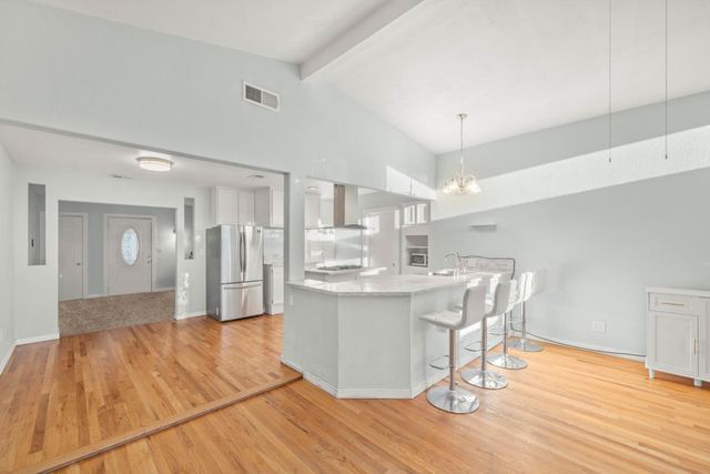 2651 Hawthorne St, Sacramento, CA 95815