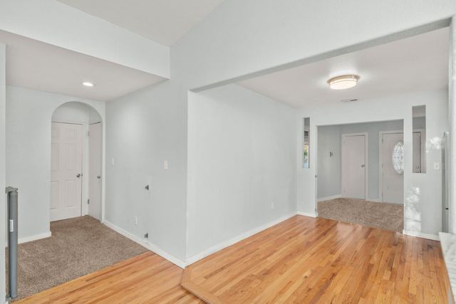 2651 Hawthorne St, Sacramento, CA 95815
