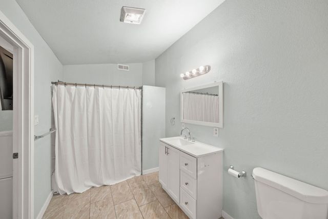 2651 Hawthorne St, Sacramento, CA 95815