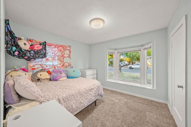2651 Hawthorne St, Sacramento, CA 95815