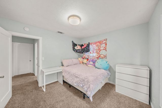 2651 Hawthorne St, Sacramento, CA 95815
