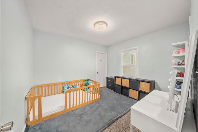 2651 Hawthorne St, Sacramento, CA 95815