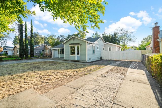 2651 Hawthorne St, Sacramento, CA 95815