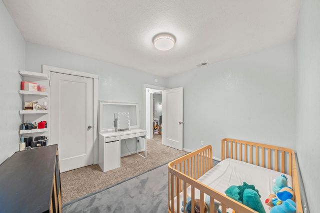 2651 Hawthorne St, Sacramento, CA 95815