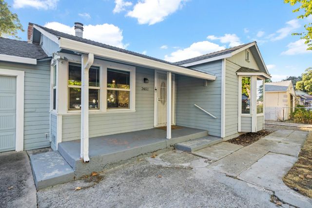 2651 Hawthorne St, Sacramento, CA 95815