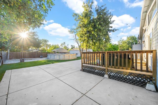2651 Hawthorne St, Sacramento, CA 95815