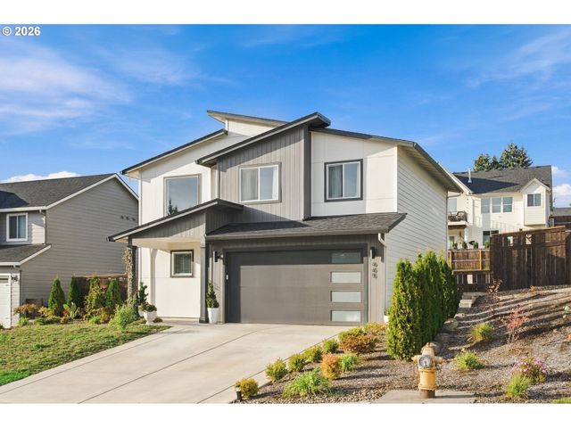 665 W 9TH St, La Center, WA 98629