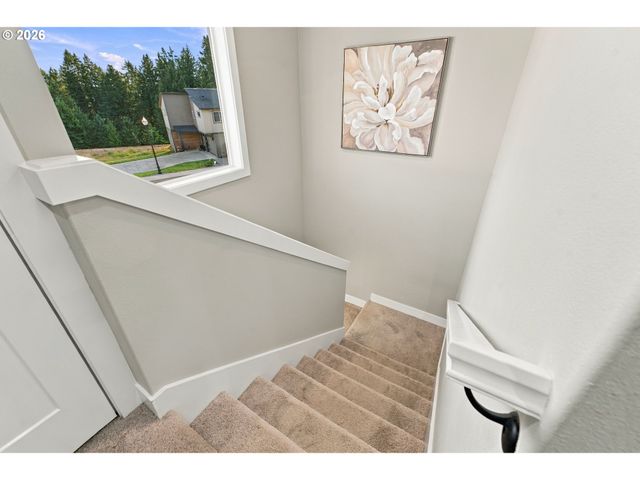 665 W 9TH St, La Center, WA 98629