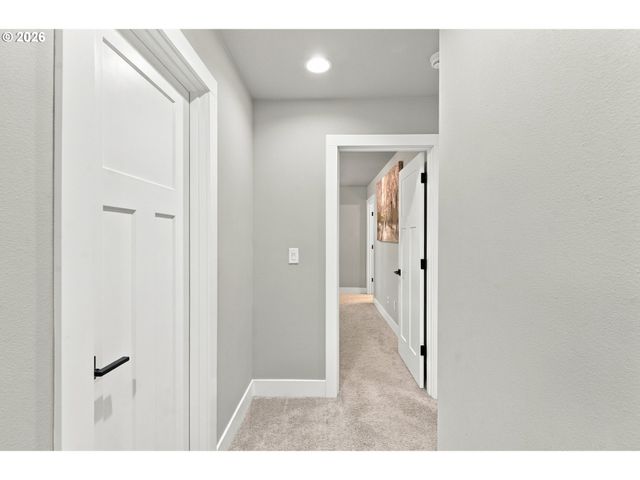 665 W 9TH St, La Center, WA 98629
