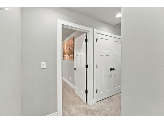 665 W 9TH St, La Center, WA 98629