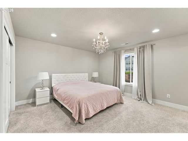 665 W 9TH St, La Center, WA 98629
