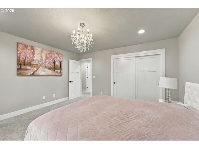 665 W 9TH St, La Center, WA 98629