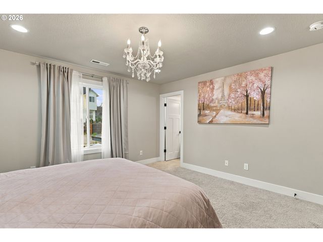 665 W 9TH St, La Center, WA 98629