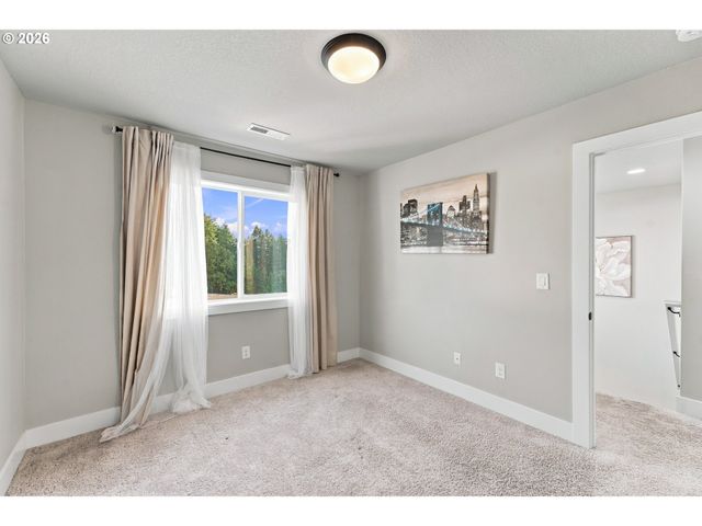 665 W 9TH St, La Center, WA 98629