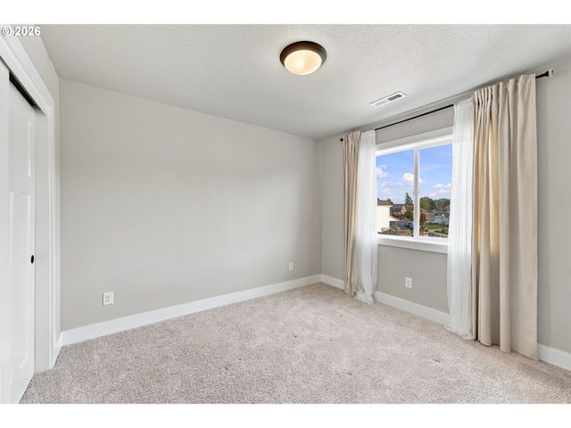 665 W 9TH St, La Center, WA 98629