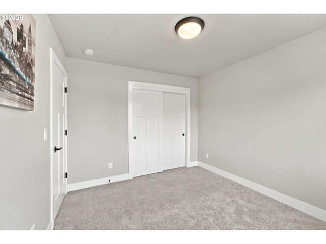 665 W 9TH St, La Center, WA 98629