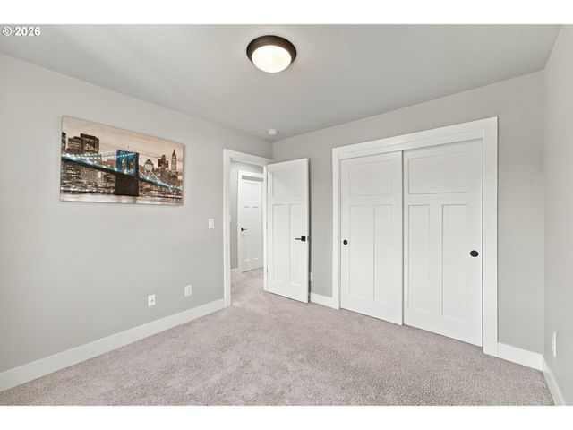 665 W 9TH St, La Center, WA 98629
