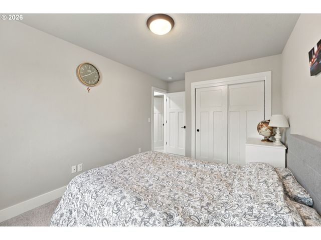 665 W 9TH St, La Center, WA 98629