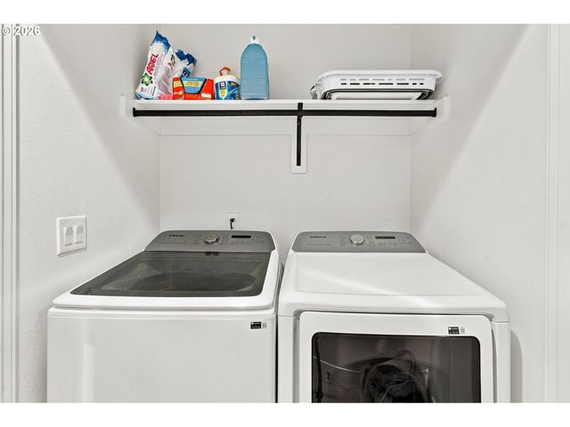 665 W 9TH St, La Center, WA 98629
