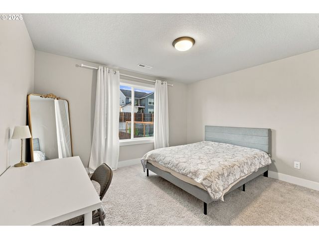 665 W 9TH St, La Center, WA 98629