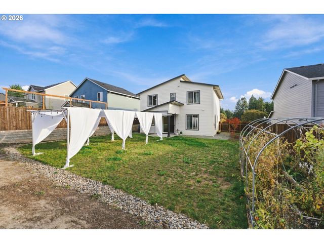 665 W 9TH St, La Center, WA 98629