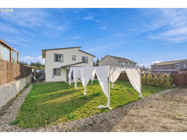 665 W 9TH St, La Center, WA 98629