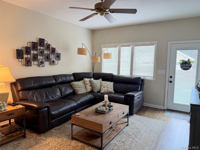28 Pine Street, Sayville, NY 11782