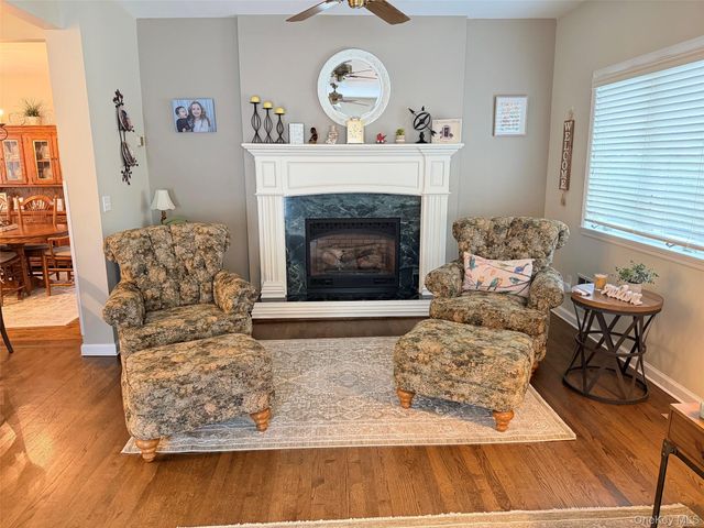 28 Pine Street, Sayville, NY 11782