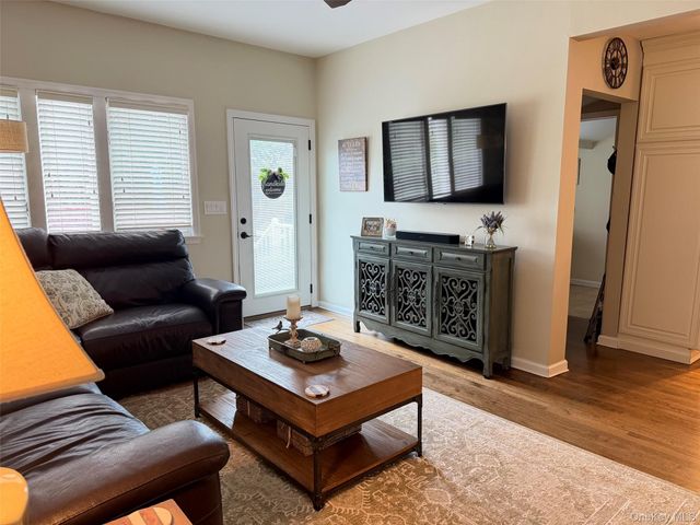 28 Pine Street, Sayville, NY 11782
