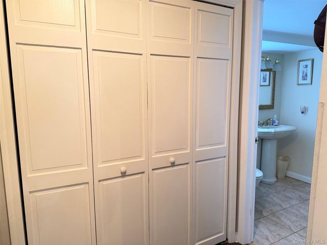 28 Pine Street, Sayville, NY 11782