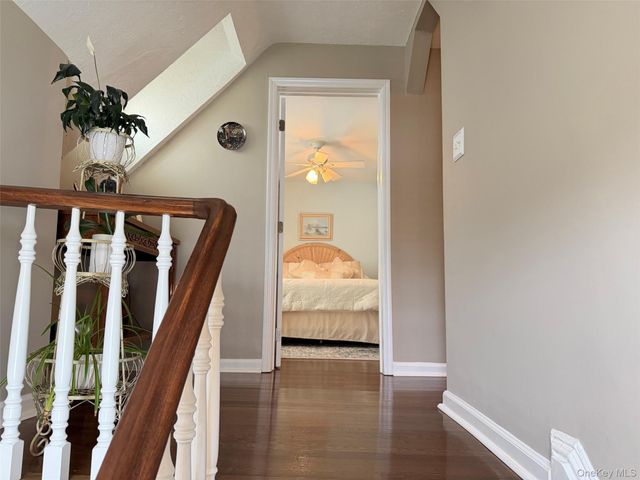 28 Pine Street, Sayville, NY 11782