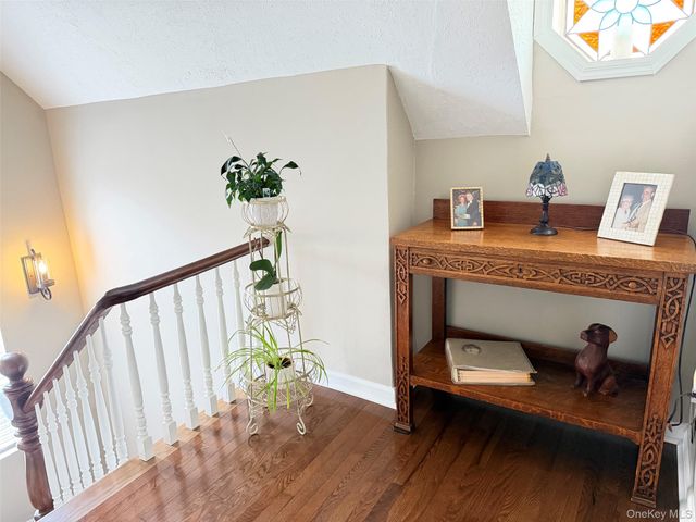 28 Pine Street, Sayville, NY 11782